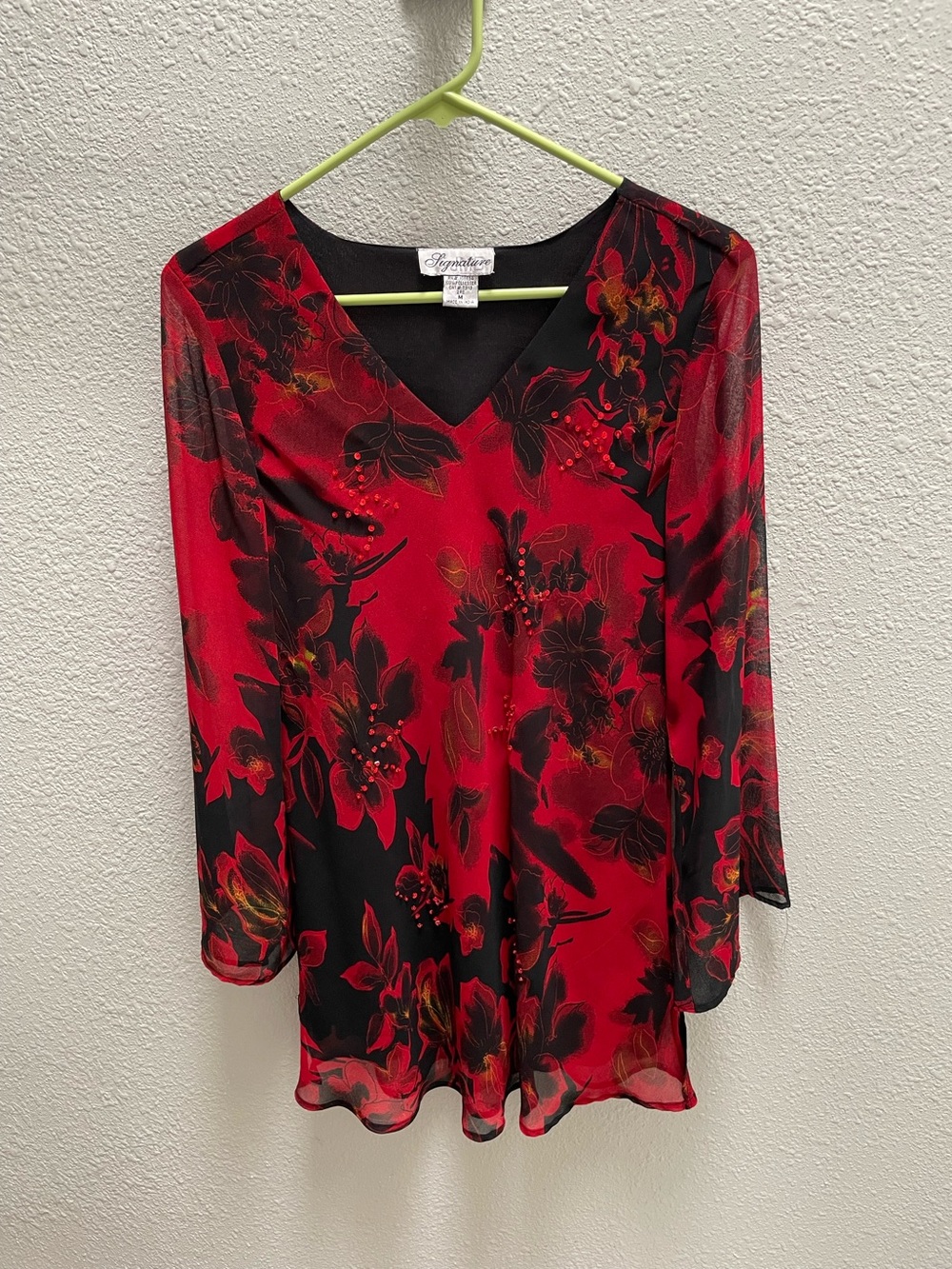Signature Red and Black Floral V-Neck Blouse - Size M - EUC
